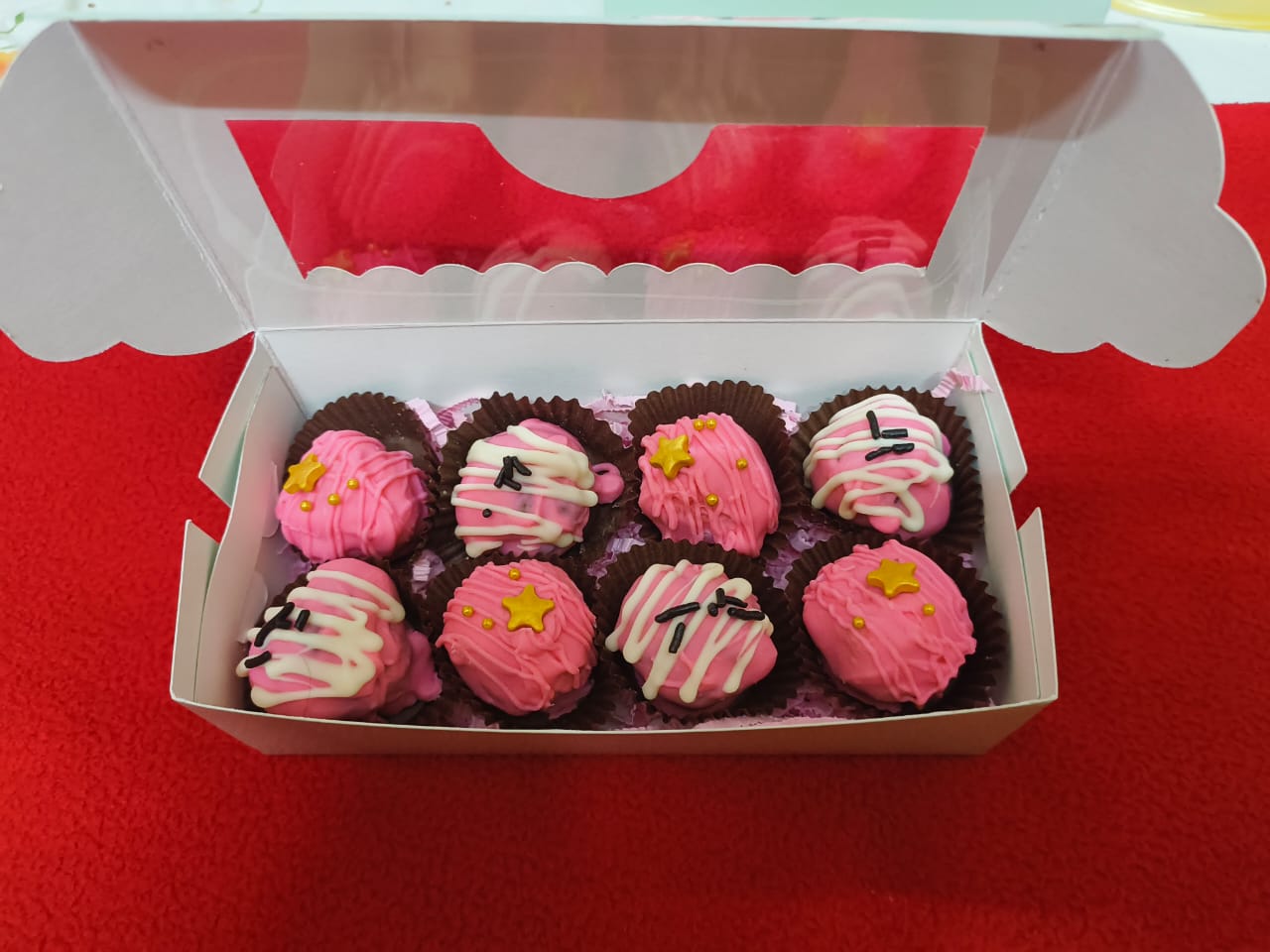 Strawberry Nuggets Signature Chocolate Gift Box (10 pieces)