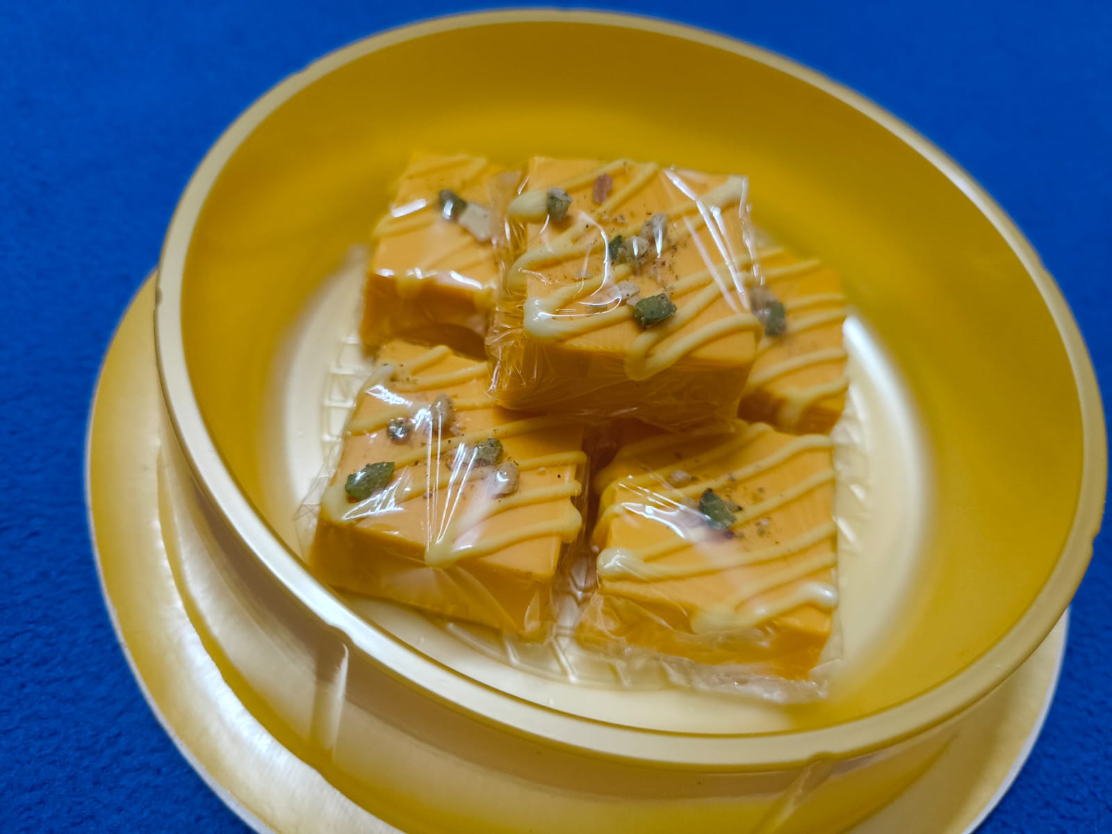 Almond Mango Delight Chocolate Gift Box (10 pieces)